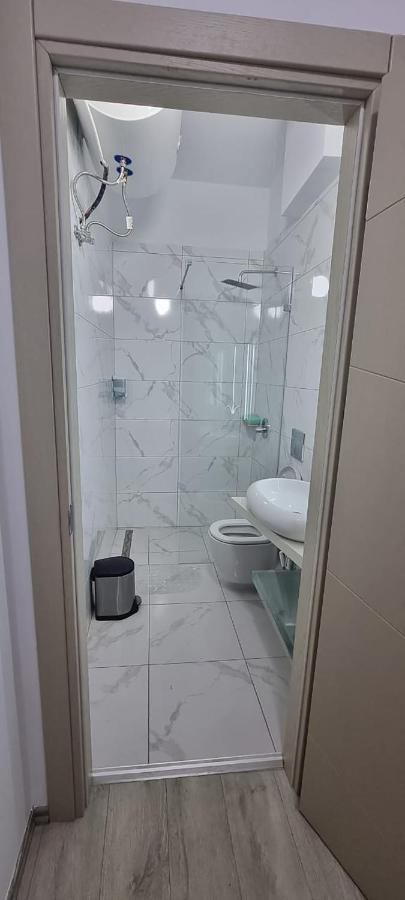 Suncoast Rooms Port Side Саранда Экстерьер фото