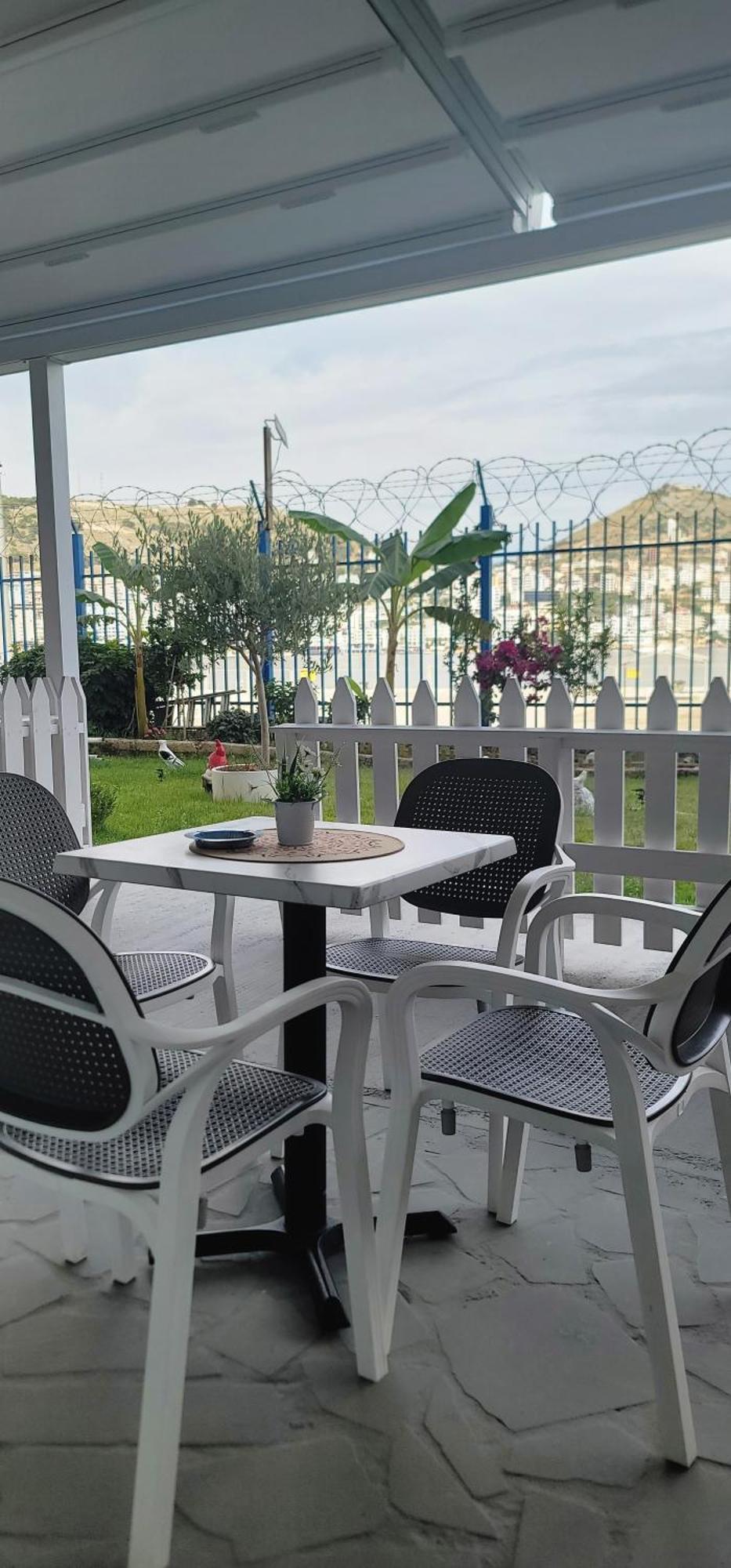 Suncoast Rooms Port Side Саранда Экстерьер фото