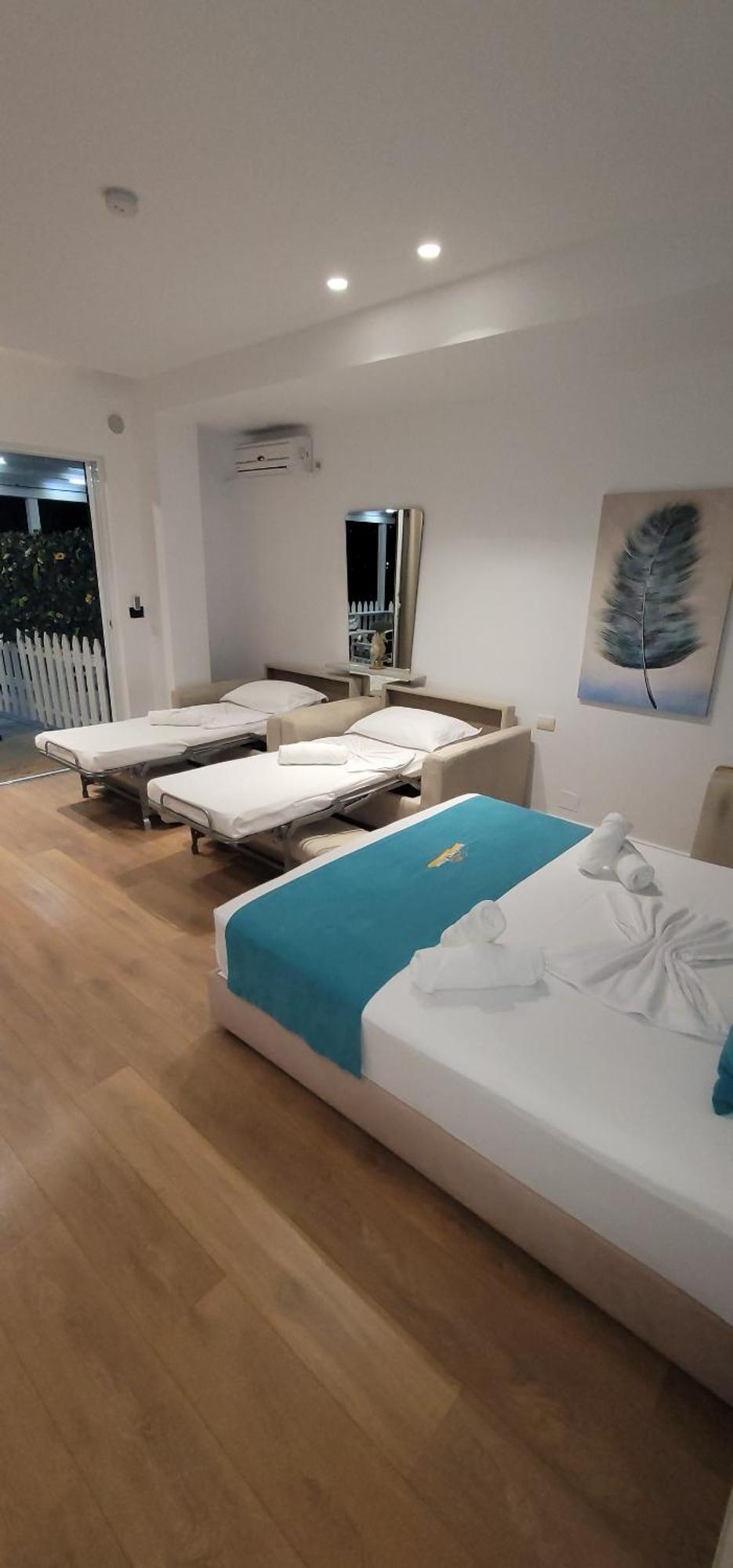 Suncoast Rooms Port Side Саранда Экстерьер фото
